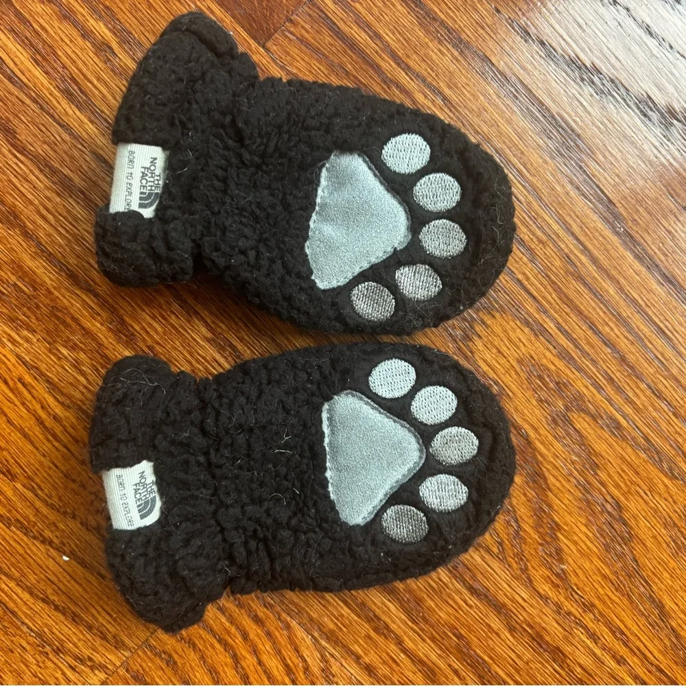 The North Face Baby Bear Suave Oso Black Mittens 0-6 months